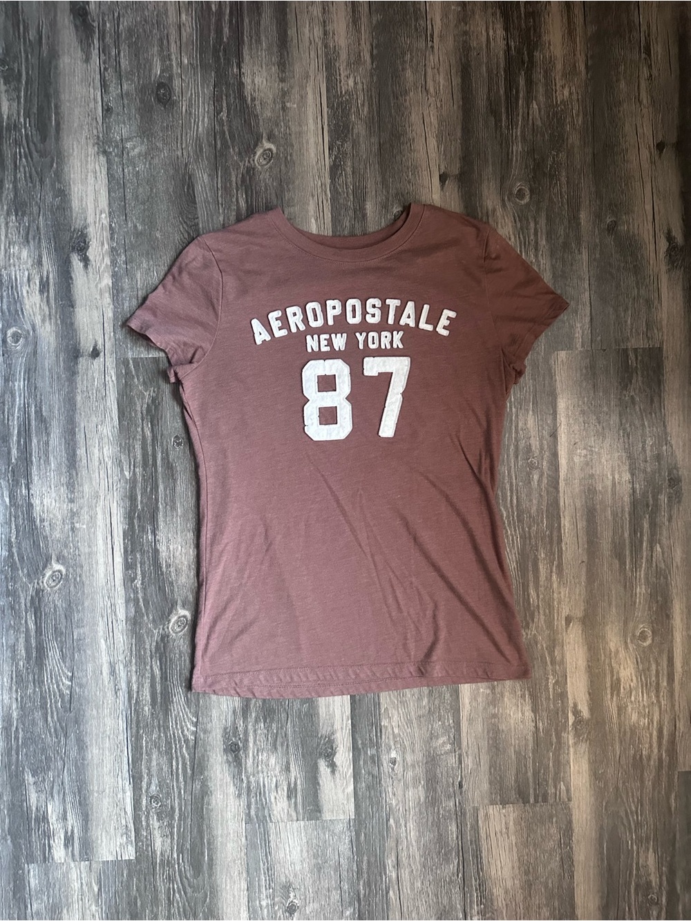 Aéropostale 87 appliqué Short Sleeve Graphic Tee Women’s Size Large Brown Tee